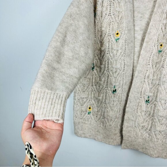 Lush Wool Blend Oatmeal Embroidered Floral Knit Cardigan Sweater Women size L - Picture 8 of 13